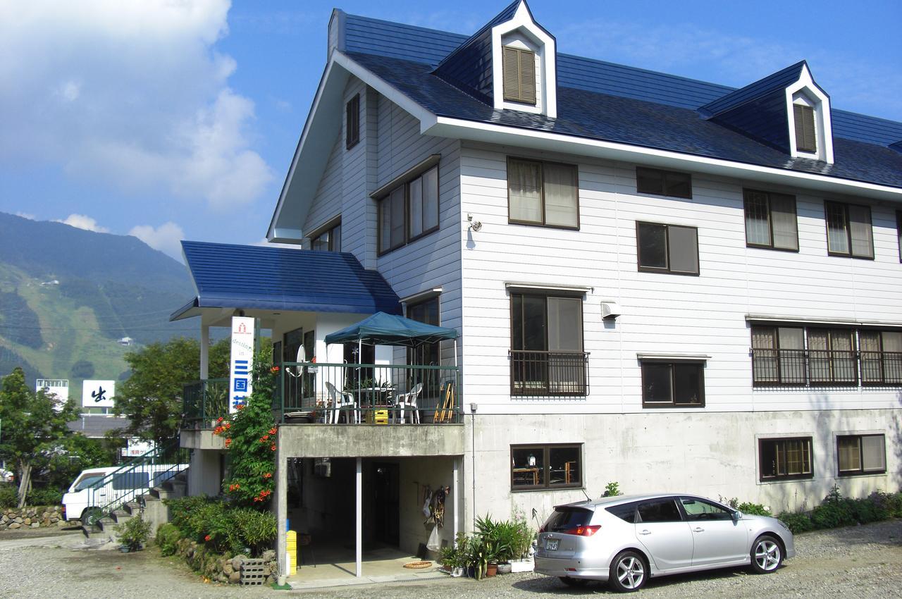 Naeba Mikuniso Hotel Kusatsu  Buitenkant foto